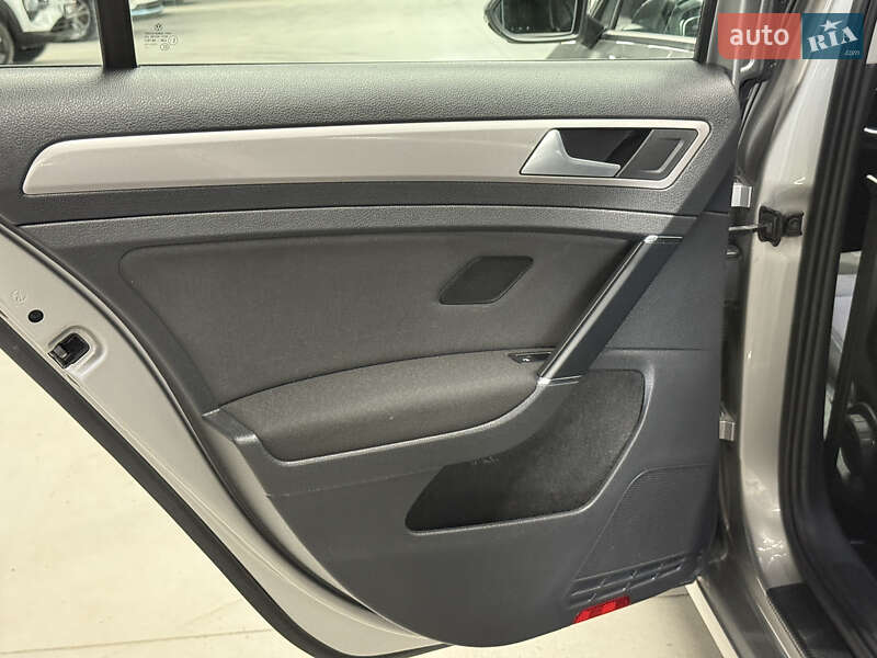 Хэтчбек Volkswagen e-Golf 2015 в Владимире