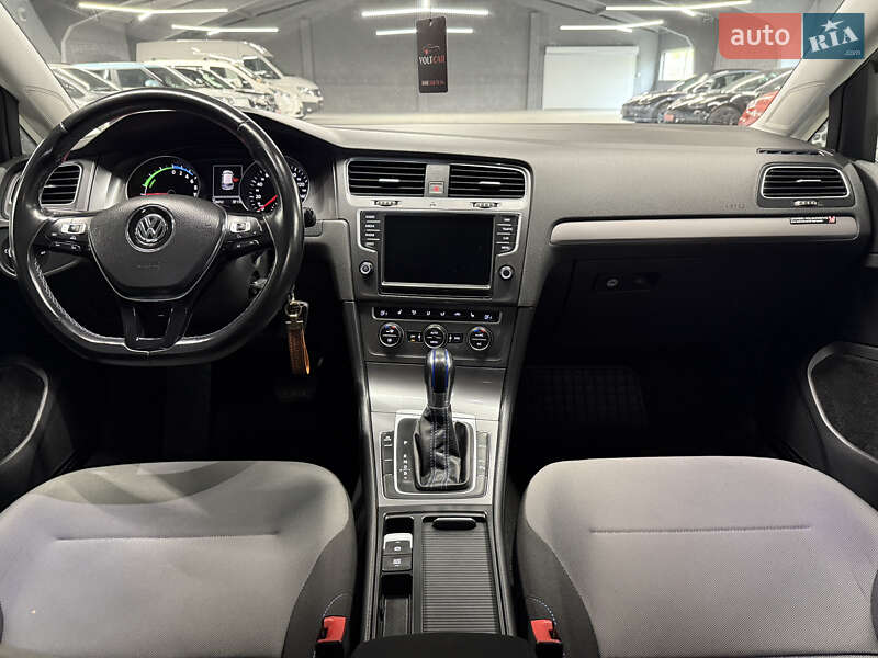 Хэтчбек Volkswagen e-Golf 2015 в Владимире