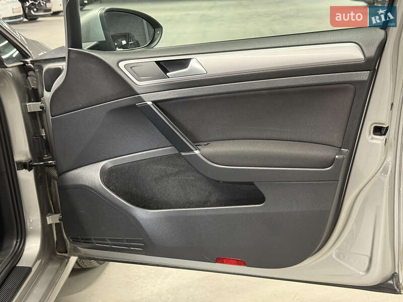 Хэтчбек Volkswagen e-Golf 2015 в Владимире
