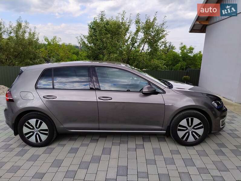 Хэтчбек Volkswagen e-Golf 2015 в Косове