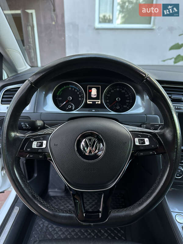 Хетчбек Volkswagen e-Golf 2015 в Шепетівці