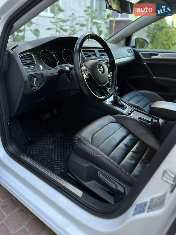 Хетчбек Volkswagen e-Golf 2015 в Шепетівці
