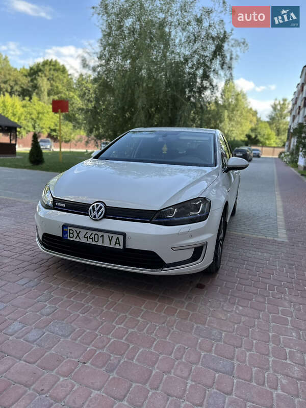 Хетчбек Volkswagen e-Golf 2015 в Шепетівці