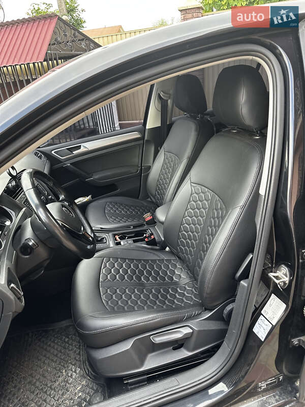 Хетчбек Volkswagen e-Golf 2016 в Чернівцях