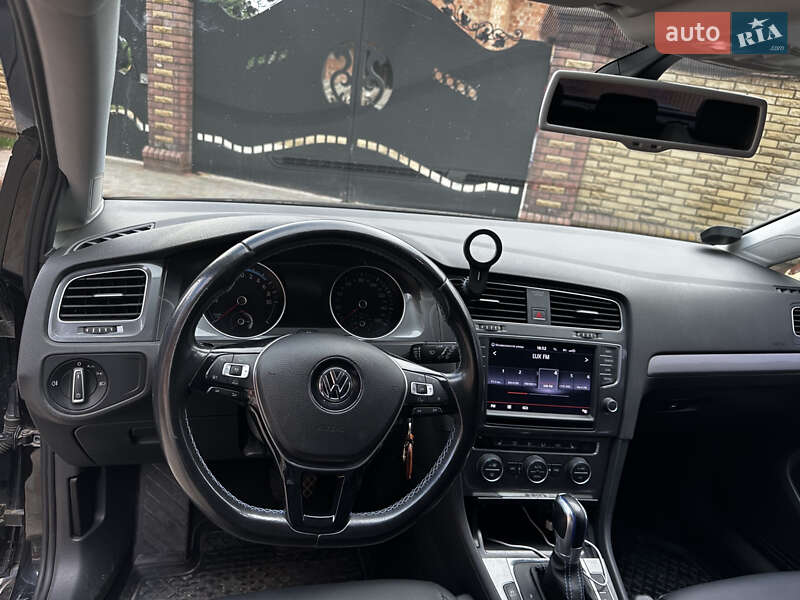 Хетчбек Volkswagen e-Golf 2016 в Чернівцях