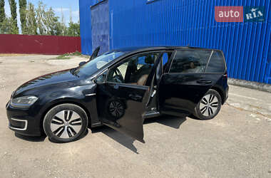 Хетчбек Volkswagen e-Golf 2014 в 