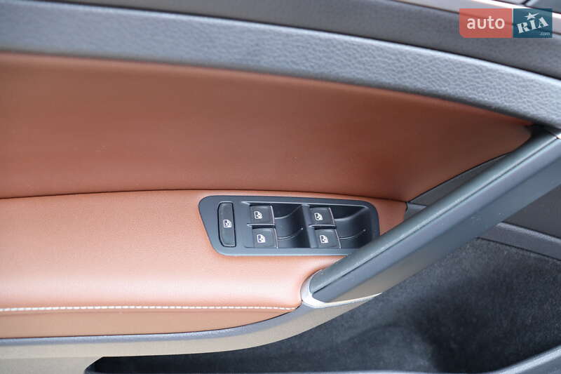 Хэтчбек Volkswagen e-Golf 2016 в Львове