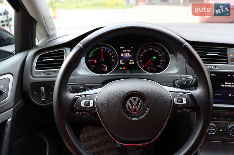 Хэтчбек Volkswagen e-Golf 2016 в Львове