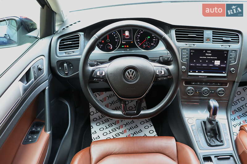 Хэтчбек Volkswagen e-Golf 2016 в Львове