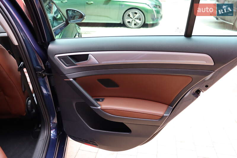 Хэтчбек Volkswagen e-Golf 2016 в Львове