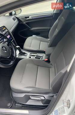 Хэтчбек Volkswagen e-Golf 2020 в 