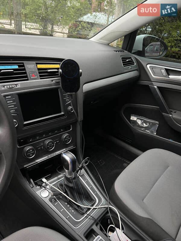 Хетчбек Volkswagen e-Golf 2016 в Львові