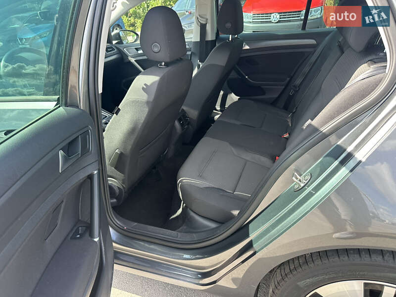 Хэтчбек Volkswagen e-Golf 2019 в Киеве