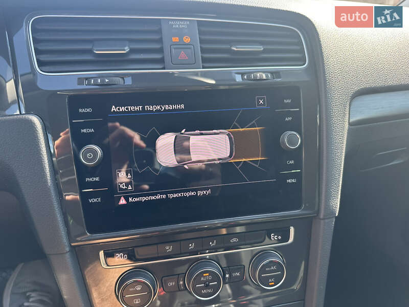 Хэтчбек Volkswagen e-Golf 2019 в Киеве
