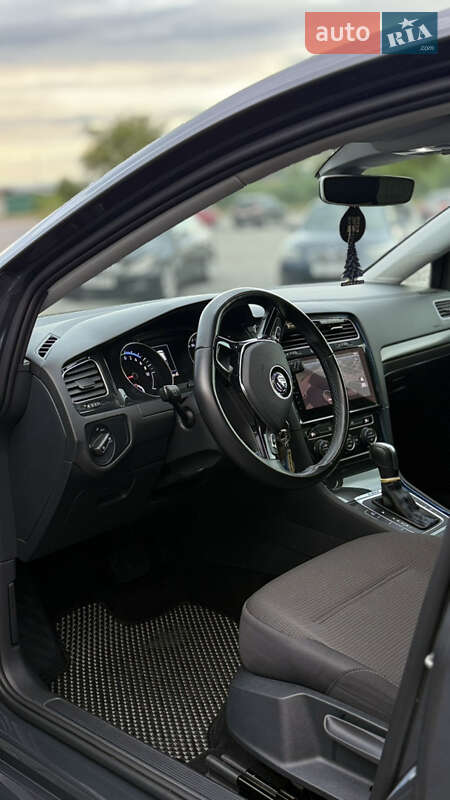 Хэтчбек Volkswagen e-Golf 2020 в Глыбокой