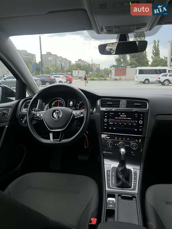Хэтчбек Volkswagen e-Golf 2020 в Днепре