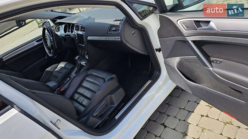Хэтчбек Volkswagen e-Golf 2015 в Мукачево