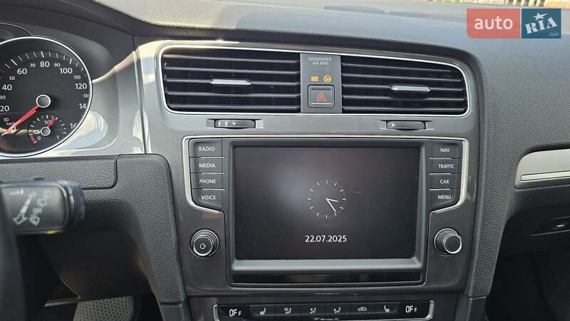 Хэтчбек Volkswagen e-Golf 2015 в Мукачево