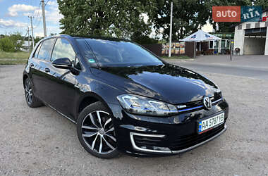 Хэтчбек Volkswagen e-Golf 2019 в Киеве