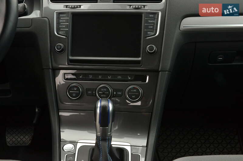 Хэтчбек Volkswagen e-Golf 2016 в Луцке