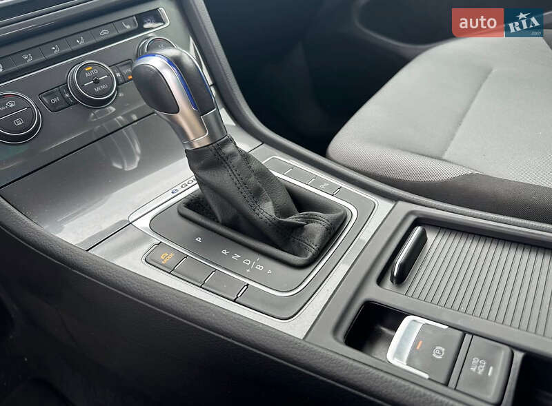 Хетчбек Volkswagen e-Golf 2014 в Кам'янець-Подільському