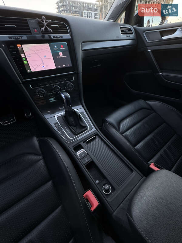 Хетчбек Volkswagen e-Golf 2018 в Ужгороді