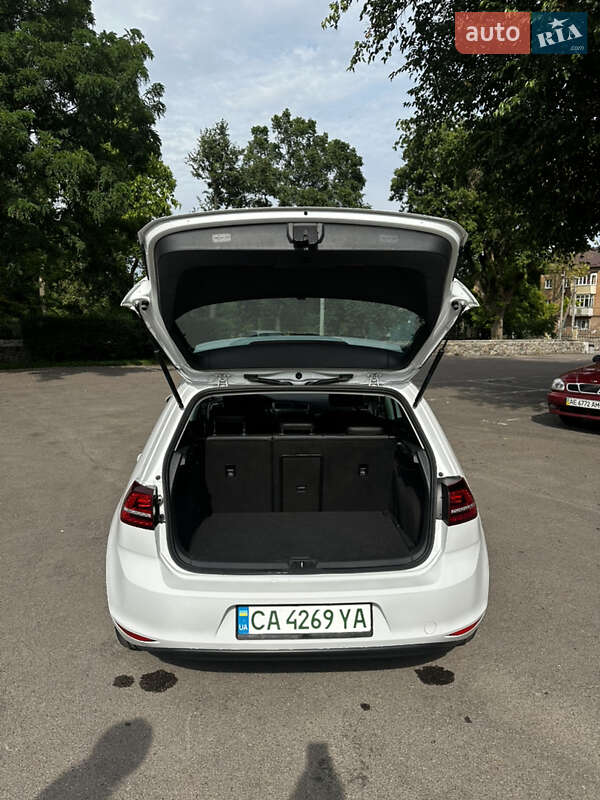 Хетчбек Volkswagen e-Golf 2015 в Черкасах