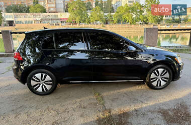 Хэтчбек Volkswagen e-Golf 2015 в 
