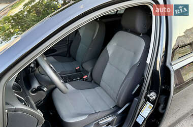 Хэтчбек Volkswagen e-Golf 2015 в 