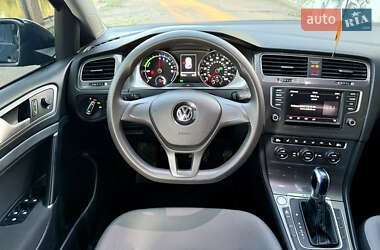 Хэтчбек Volkswagen e-Golf 2015 в 