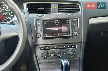 Хэтчбек Volkswagen e-Golf 2015 в 