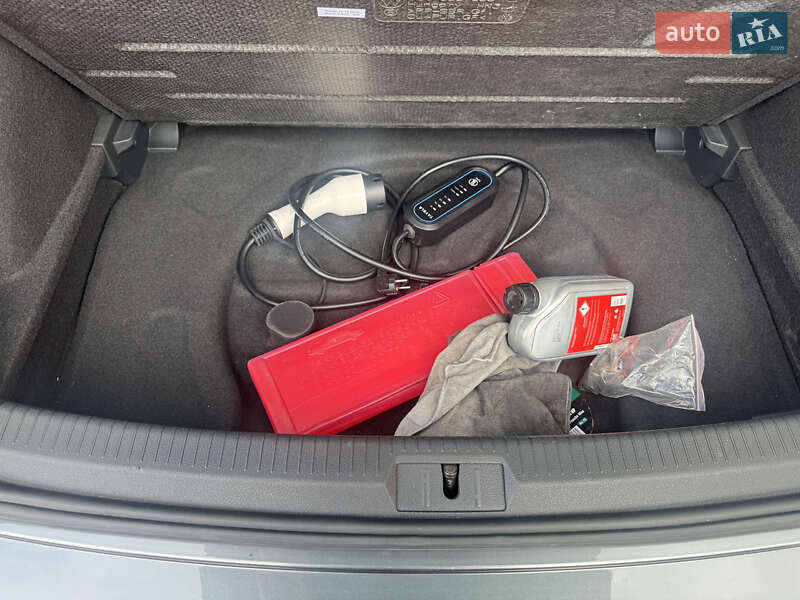 Хэтчбек Volkswagen e-Golf 2019 в Самборе