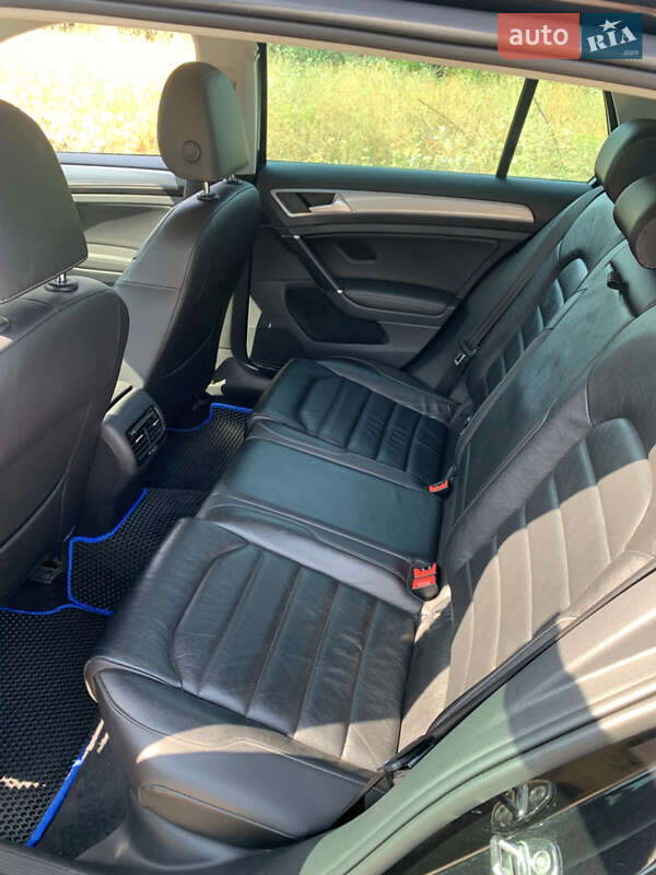 Хэтчбек Volkswagen e-Golf 2016 в Каменском