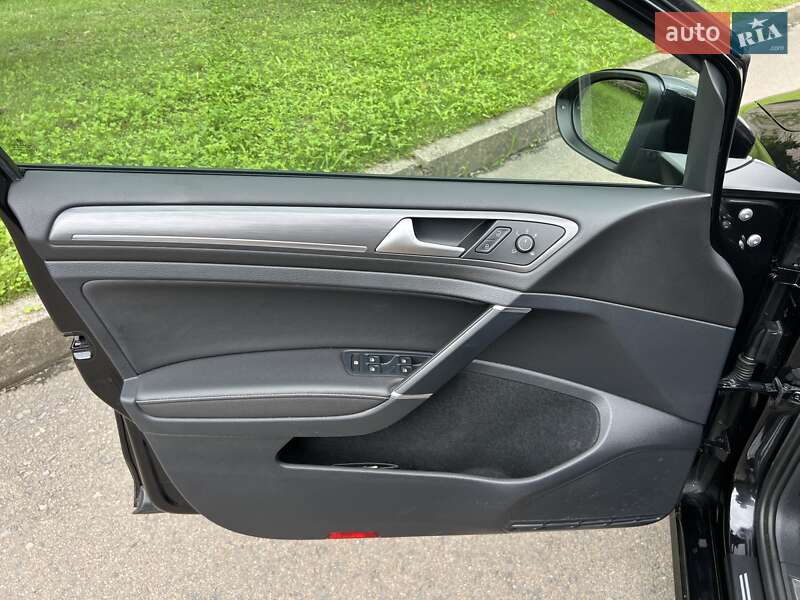 Хэтчбек Volkswagen e-Golf 2019 в Ровно