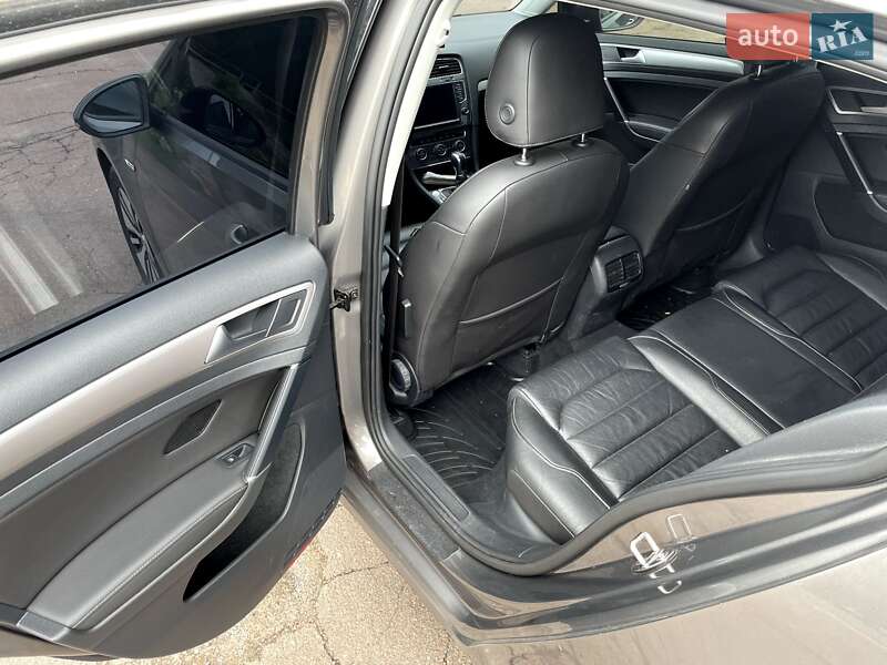 Хетчбек Volkswagen e-Golf 2014 в Житомирі