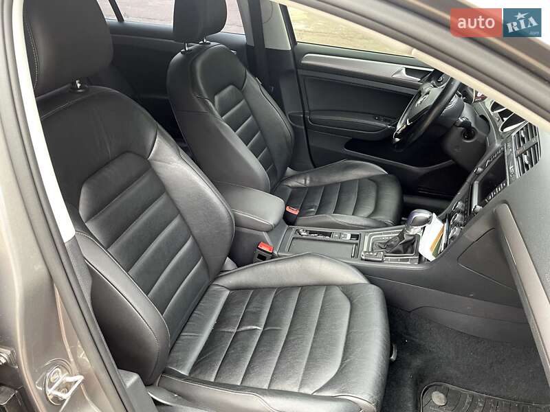 Хетчбек Volkswagen e-Golf 2014 в Житомирі