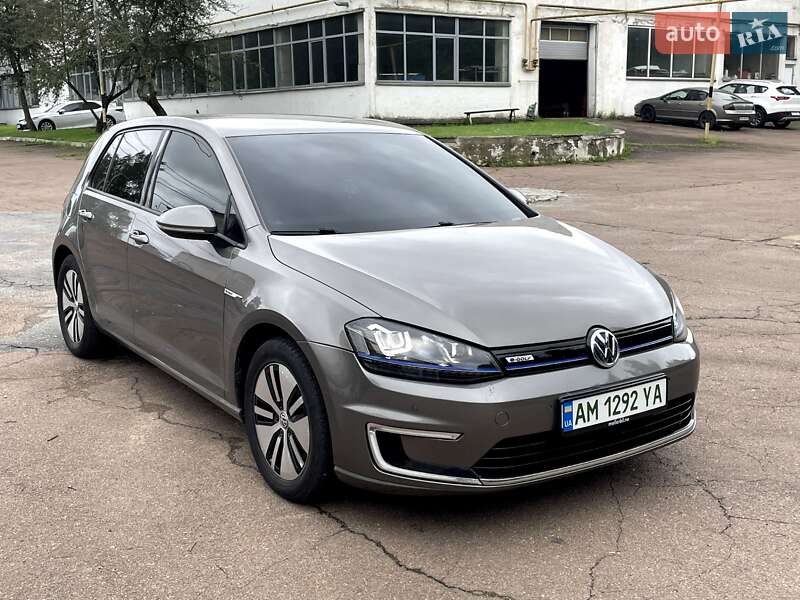 Хетчбек Volkswagen e-Golf 2014 в Житомирі