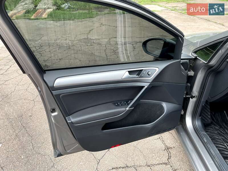 Хетчбек Volkswagen e-Golf 2014 в Житомирі