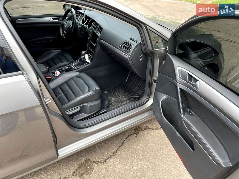 Хетчбек Volkswagen e-Golf 2014 в Житомирі