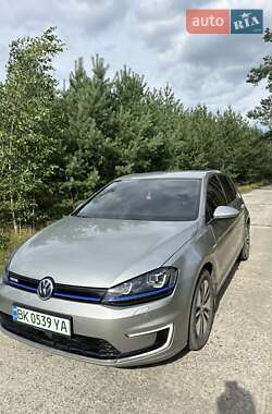 Хэтчбек Volkswagen e-Golf 2015 в Вараше