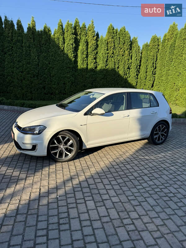 Volkswagen e-Golf 2015