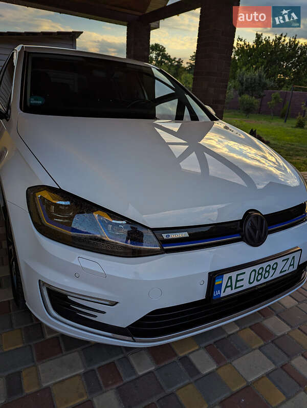 Хетчбек Volkswagen e-Golf 2020 в Дніпрі