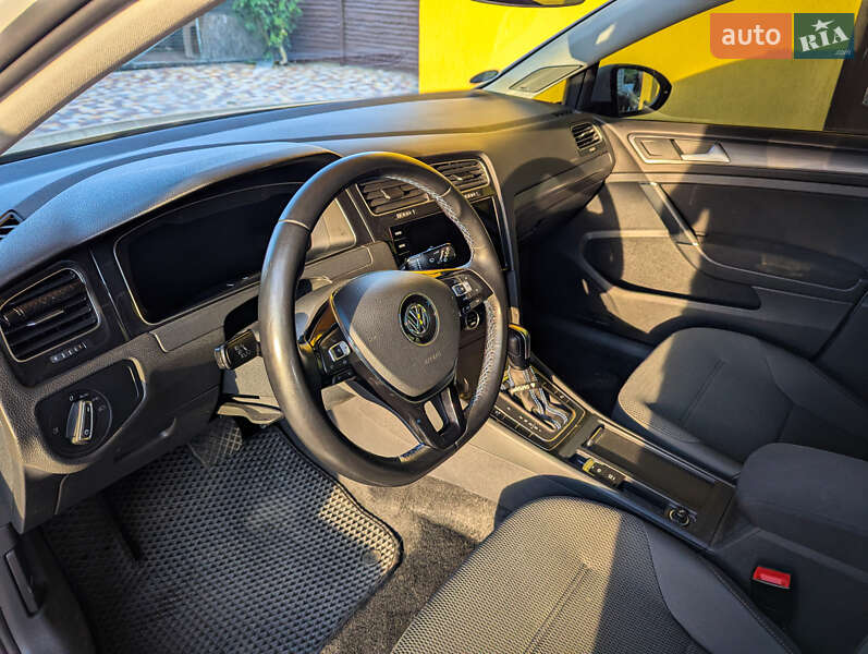 Хетчбек Volkswagen e-Golf 2020 в Дніпрі