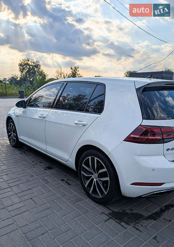 Хетчбек Volkswagen e-Golf 2020 в Дніпрі
