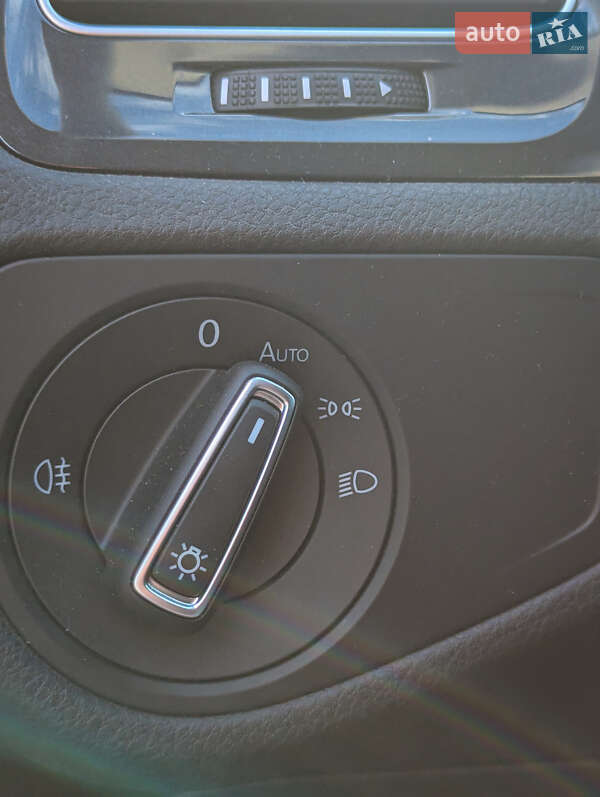 Хетчбек Volkswagen e-Golf 2020 в Дніпрі