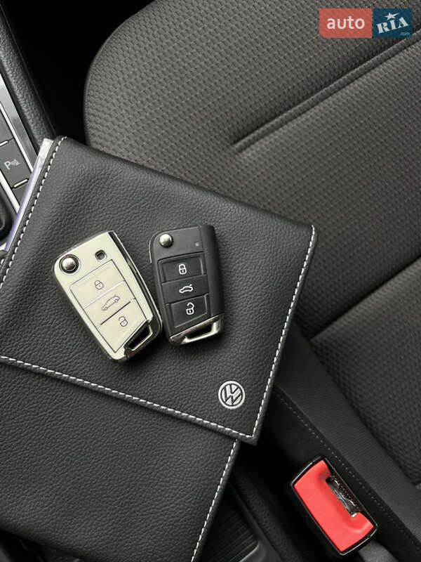 Хэтчбек Volkswagen e-Golf 2017 в Львове