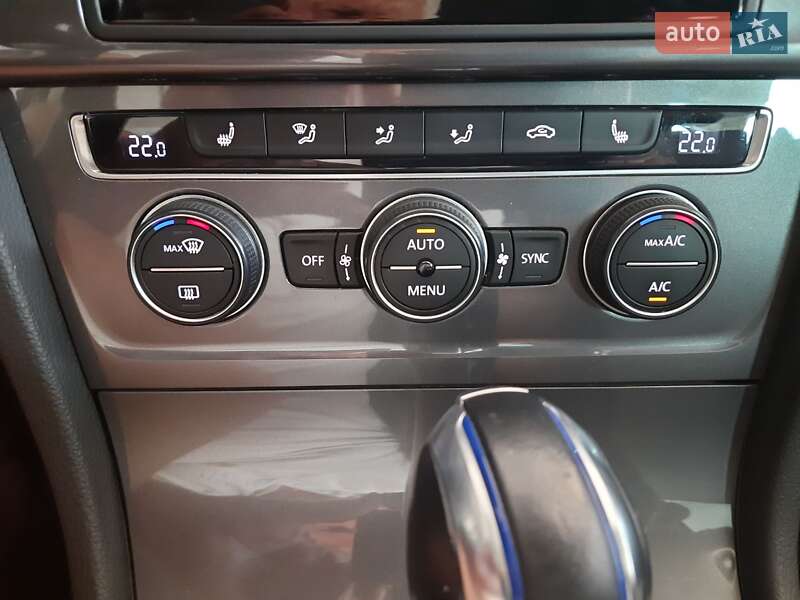 Хетчбек Volkswagen e-Golf 2015 в Запоріжжі