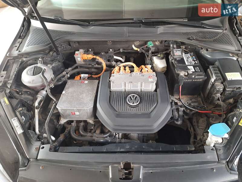 Хетчбек Volkswagen e-Golf 2015 в Запоріжжі