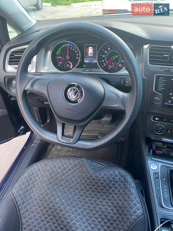 Хэтчбек Volkswagen e-Golf 2016 в Житомире