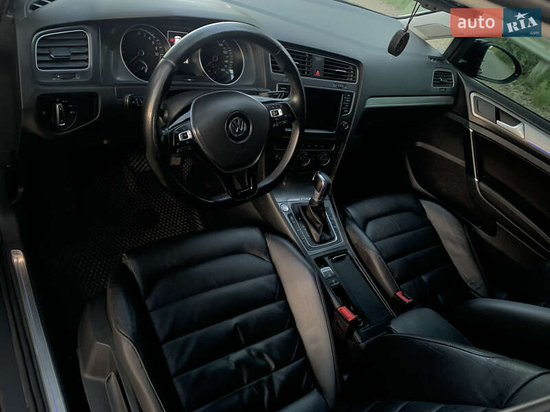 Хэтчбек Volkswagen e-Golf 2015 в Могилев-Подольске фото 23 Хэтчбек Volkswagen e-Golf 2015 в Могилев-Подольске